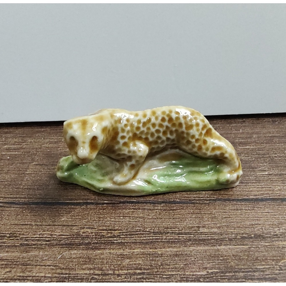 VINTAGE WADE ENGLAND WHIMSIES RED ROSE TEA GLAZED CERAMIC Leopard 1976 A15